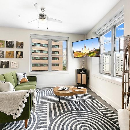 Luxury 2-Bedroom Condo Steps Away From The French Quarter New Orleans Bagian luar foto