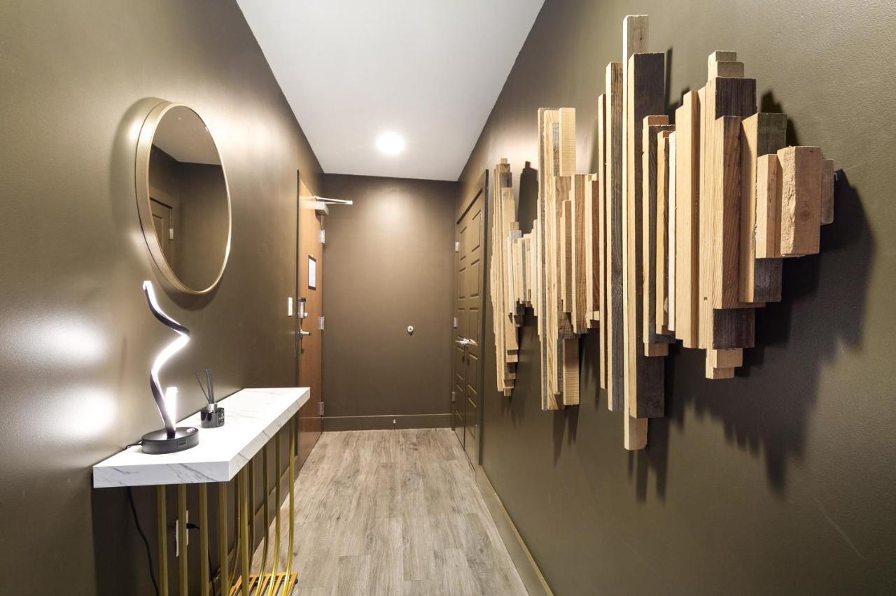 Luxury 2-Bedroom Condo Steps Away From The French Quarter New Orleans Bagian luar foto