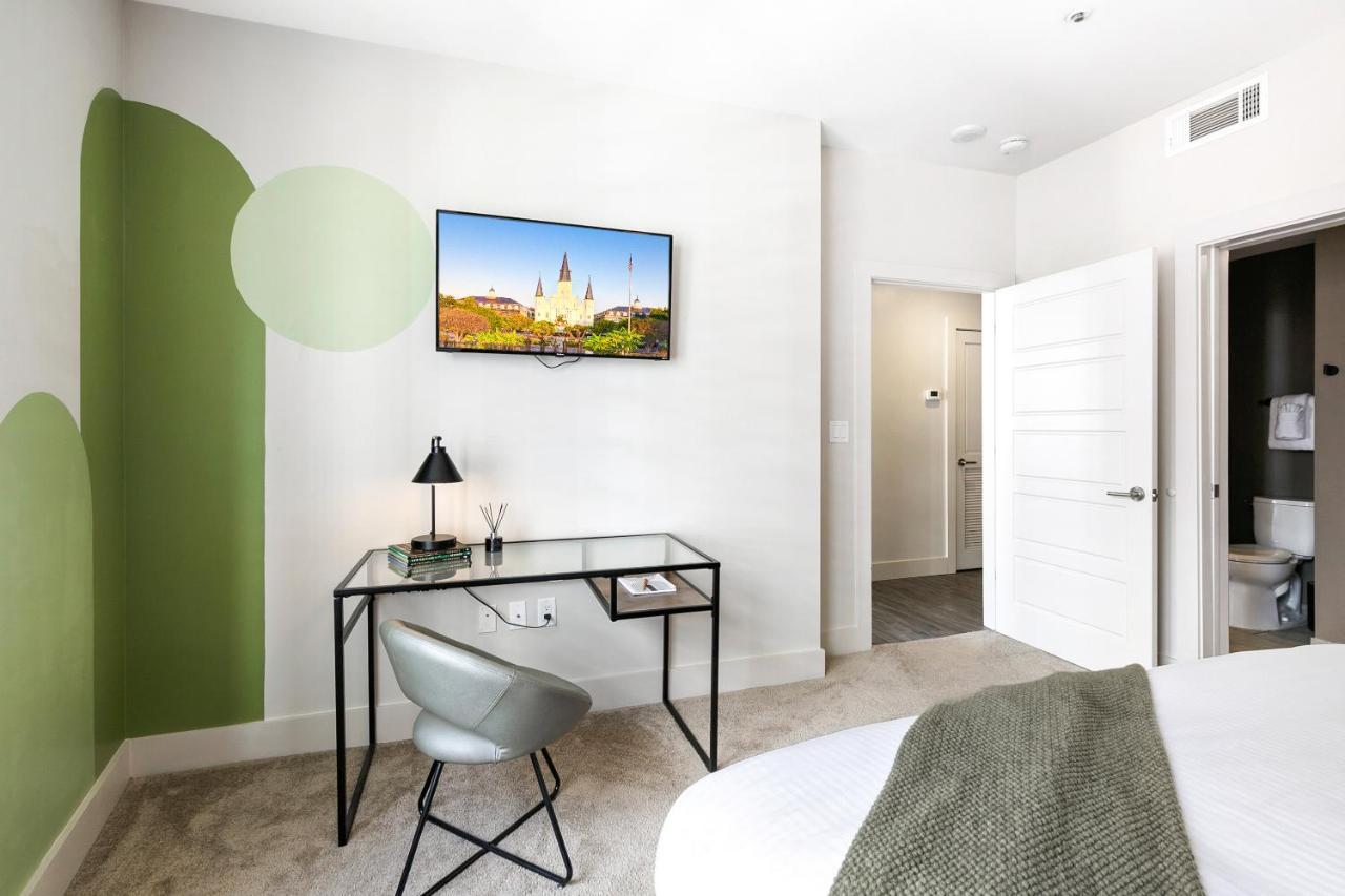 Luxury 2-Bedroom Condo Steps Away From The French Quarter New Orleans Bagian luar foto
