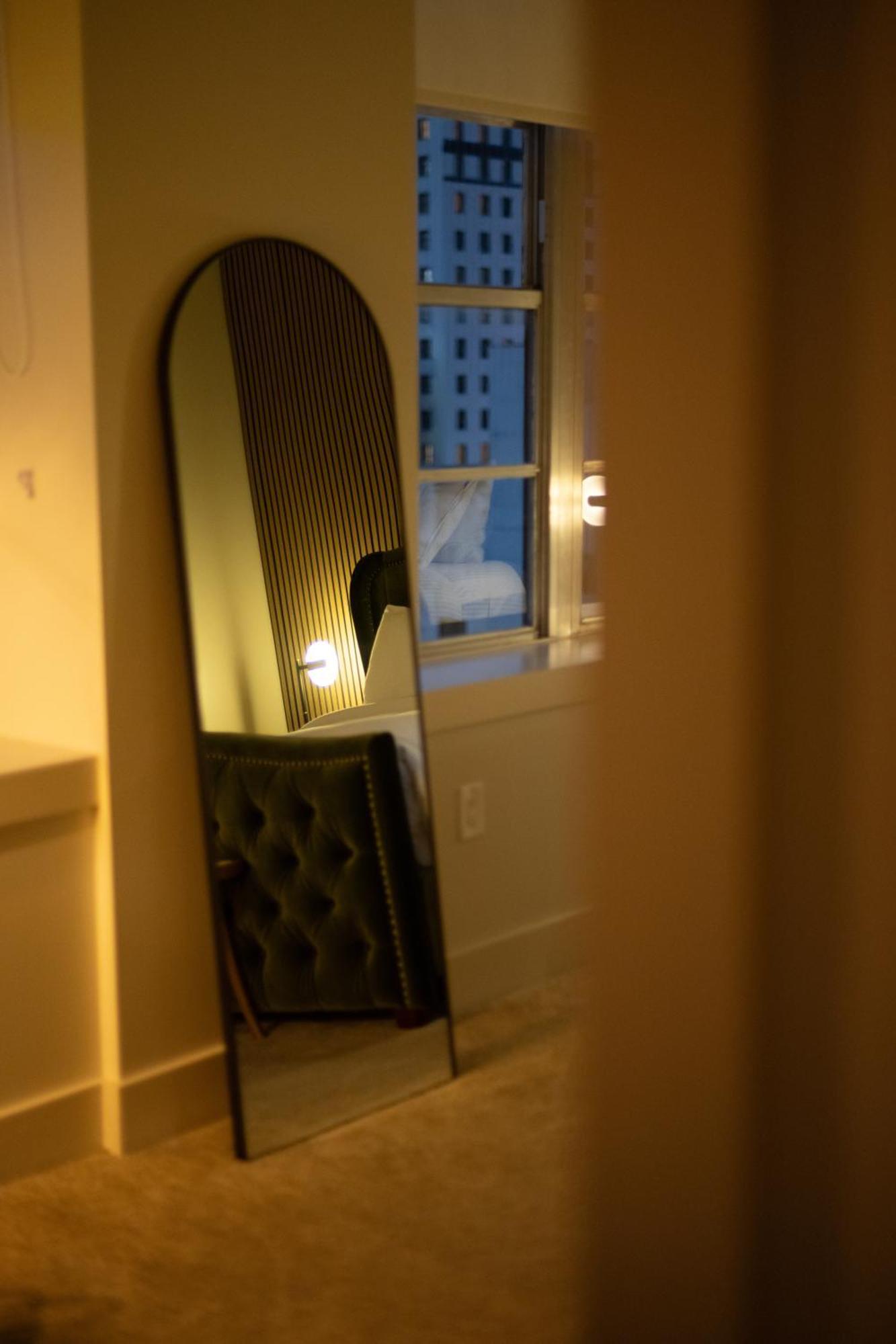 Luxury 2-Bedroom Condo Steps Away From The French Quarter New Orleans Bagian luar foto