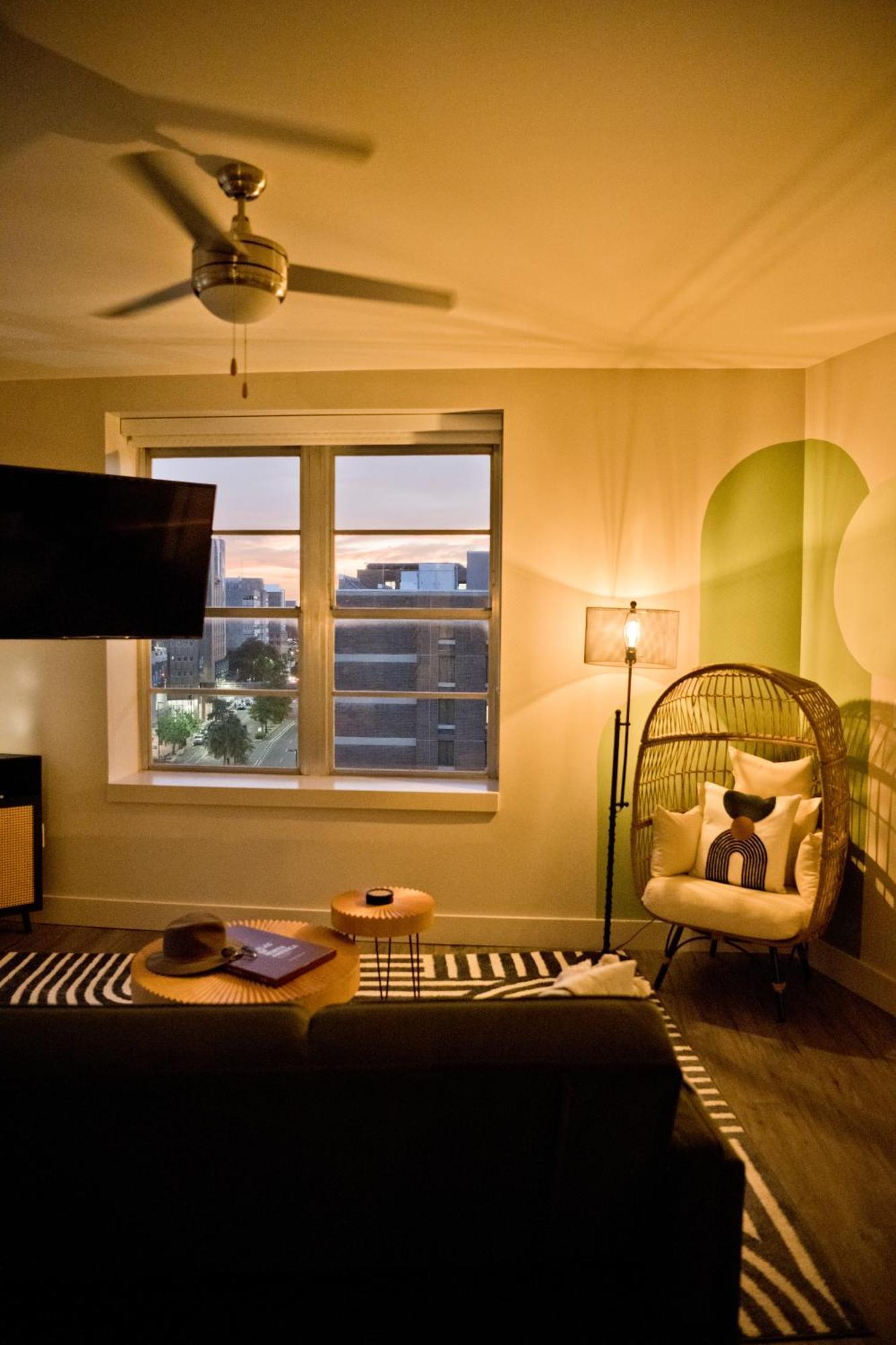 Luxury 2-Bedroom Condo Steps Away From The French Quarter New Orleans Bagian luar foto