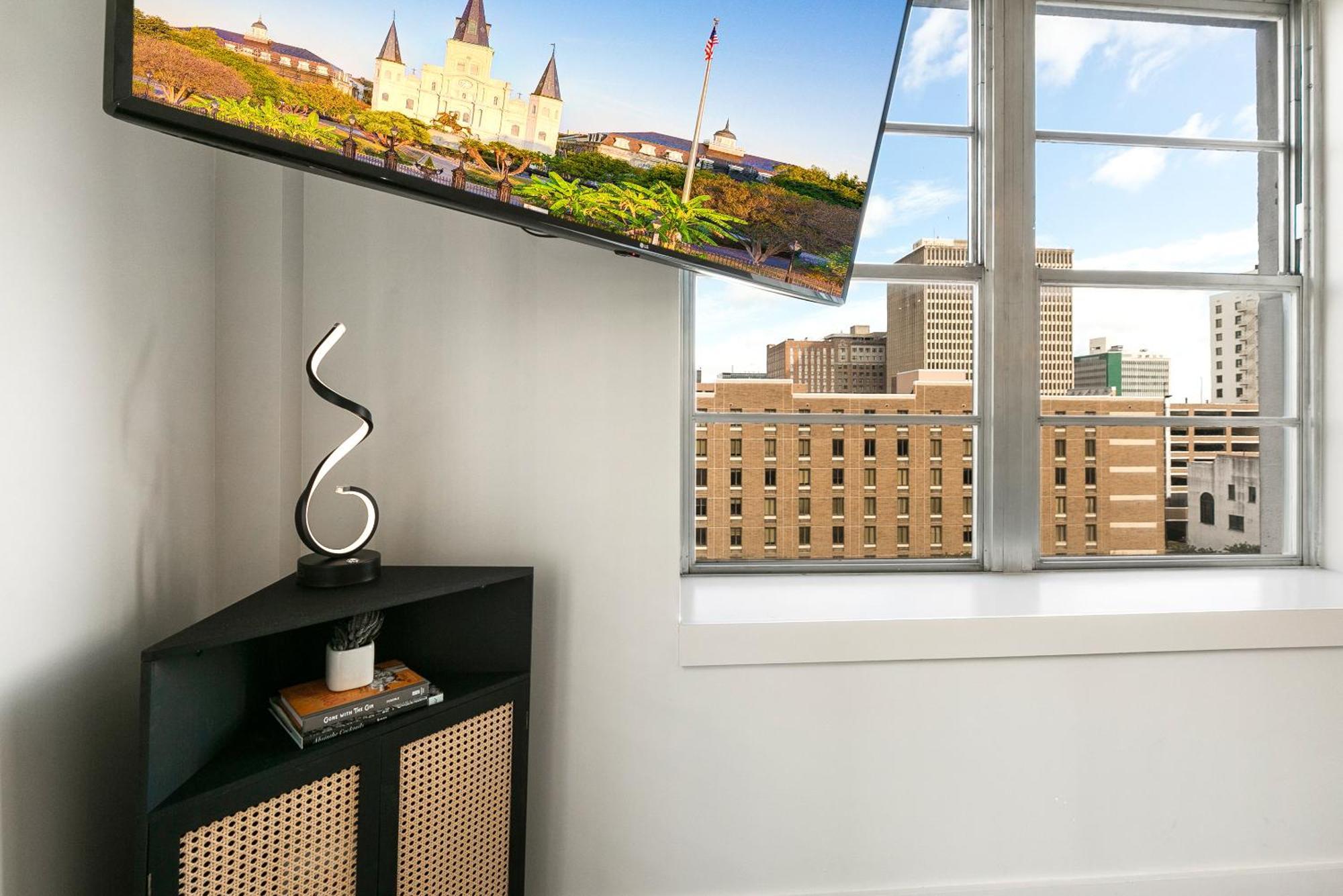 Luxury 2-Bedroom Condo Steps Away From The French Quarter New Orleans Bagian luar foto