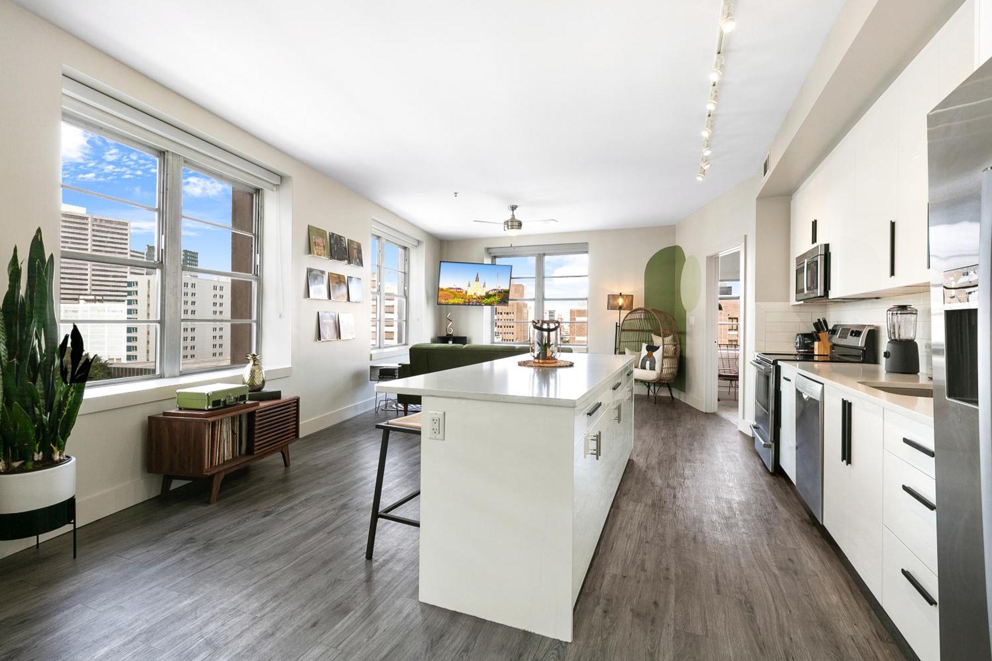 Luxury 2-Bedroom Condo Steps Away From The French Quarter New Orleans Bagian luar foto
