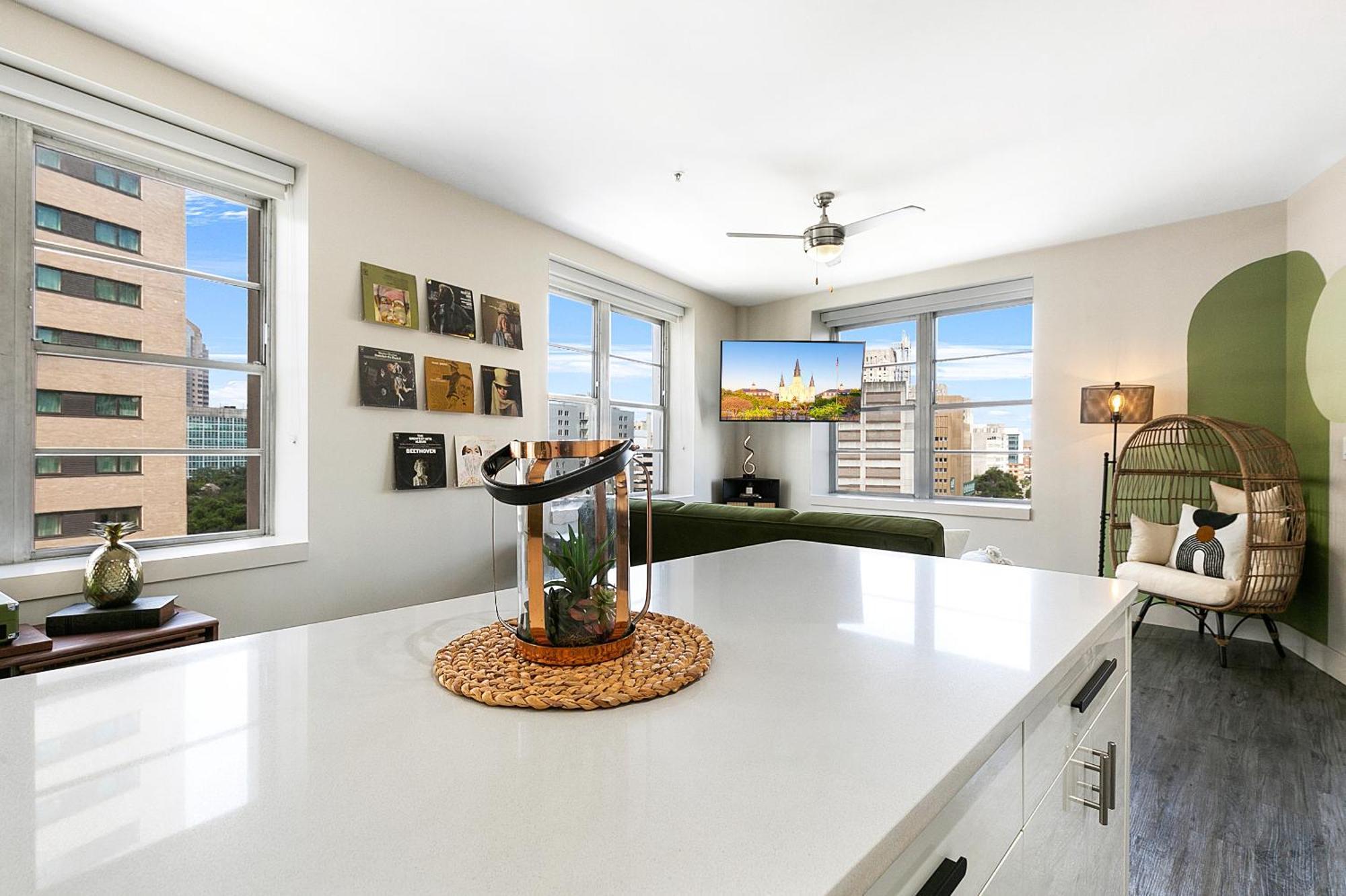 Luxury 2-Bedroom Condo Steps Away From The French Quarter New Orleans Bagian luar foto