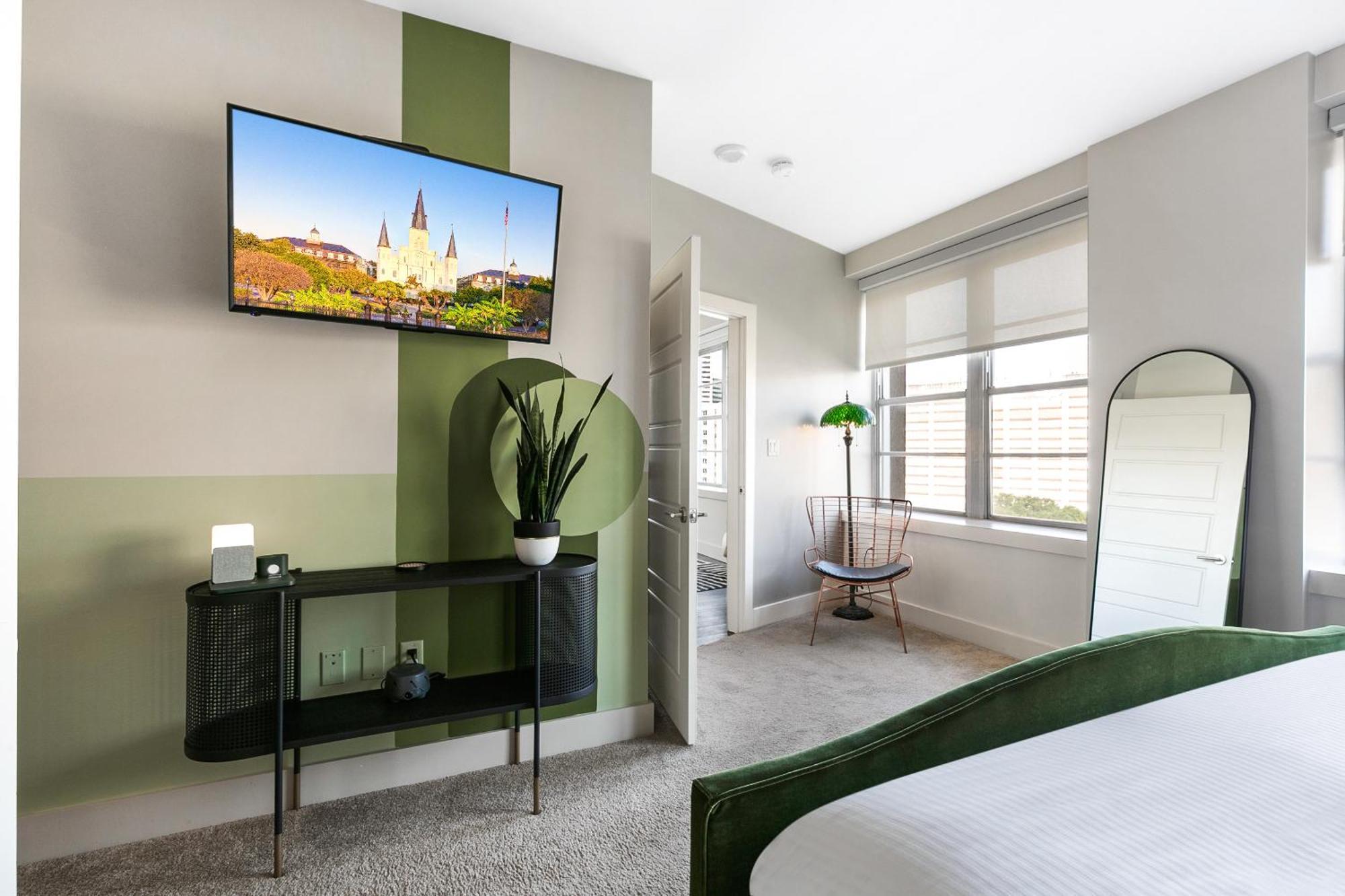 Luxury 2-Bedroom Condo Steps Away From The French Quarter New Orleans Bagian luar foto