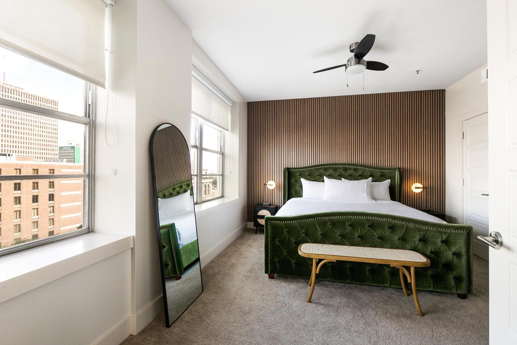 Luxury 2-Bedroom Condo Steps Away From The French Quarter New Orleans Bagian luar foto